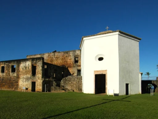 Linha Verde litoral norte a intenção é mostrar o Castelo D'Avila uma das atrações encontradas na Linha Verde